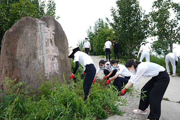 “助力鄉(xiāng)村振興，踐行艱苦奮斗” 將新員工黨性教育活動(dòng)搬到對(duì)口幫扶村2.jpg